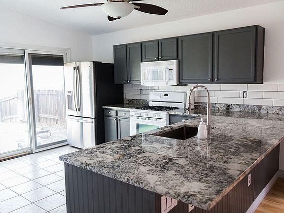 5th image of 10616 Vista Bella Pl NW