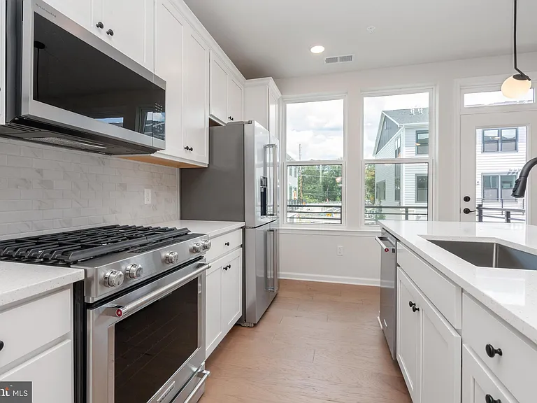 1210 Parker Blvd — Photo 14