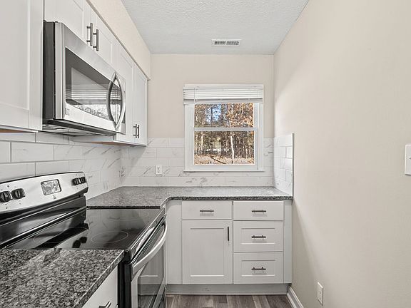 3rd image of 1507 Clermont Rd #20
