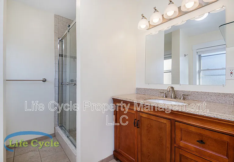 1055 Lake Michigan Dr NW — Photo 9