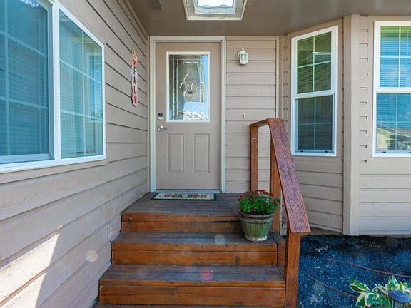 3rd image of 1638 SW 1st Pl