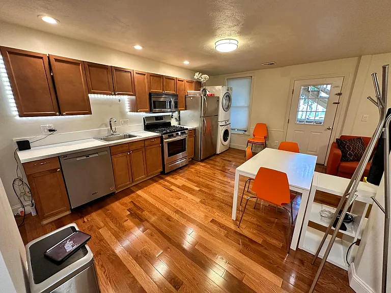 130 W 8th St #1 — Photo 18