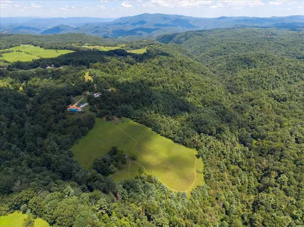 163 Church View Ln NE, Pilot, VA 24138