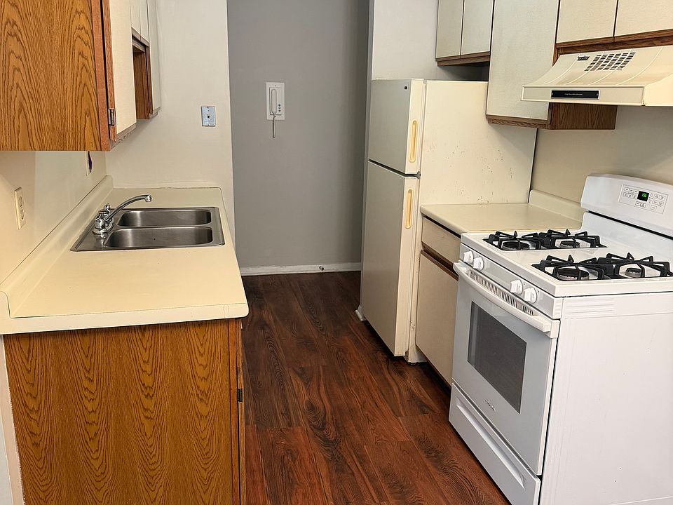 1st image of 5 Regency Park Dr Unit 5