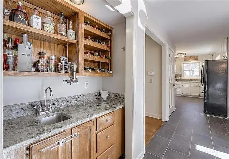 555 Greenland Rd — Photo 11