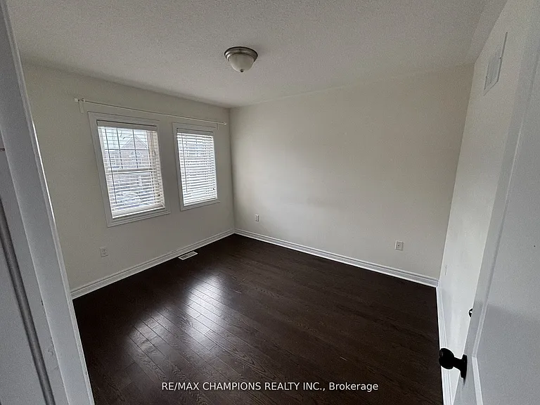 64 Pennycross Cres — Photo 19