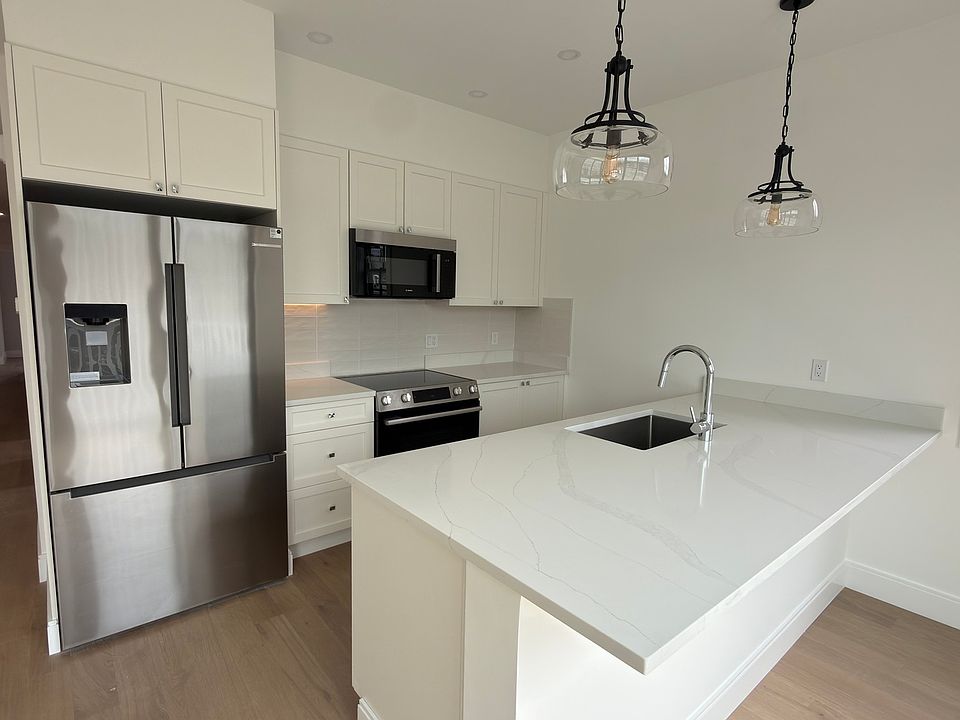 1st image of 32 Orkney Rd #3D