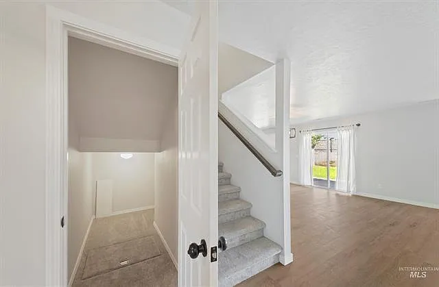 4456 W Silver Riv — Photo 4
