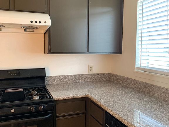 3rd image of 614 N Mar Vista Ave APT 4