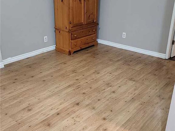 2nd image of 358 Glenashton Dr