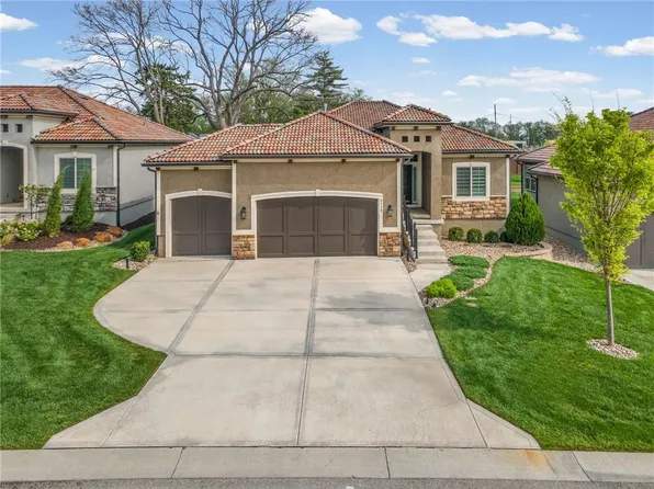 2110 NW Ashurst Dr, Lees Summit, MO 64081