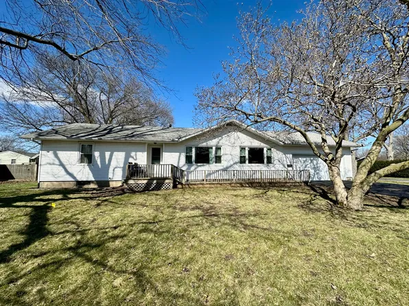 700 W High St, Farmer City, IL 61842