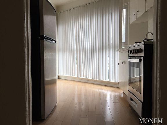 5th image of 485 S Roxbury Dr #489-1/2