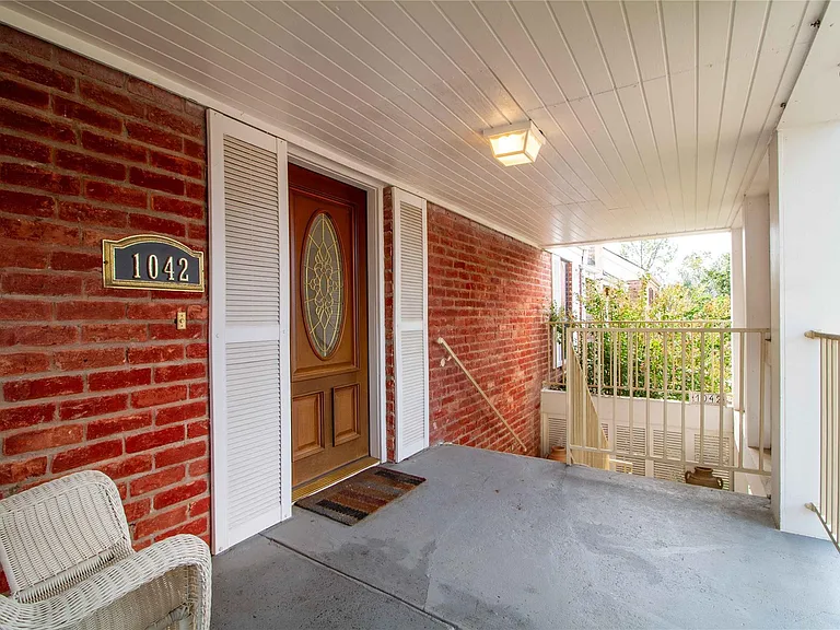 1042 Augusta Dr #1042 — Photo 1