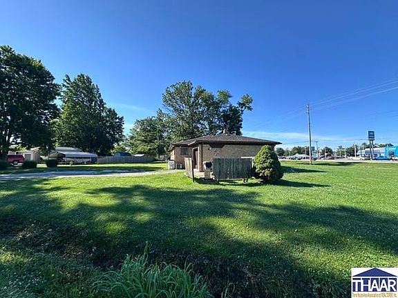 3rd image of 900 E Barbara Ln