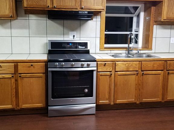 3rd image of 303 Euclid Ave