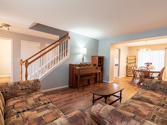 4th image of 10326 Longfield Dr