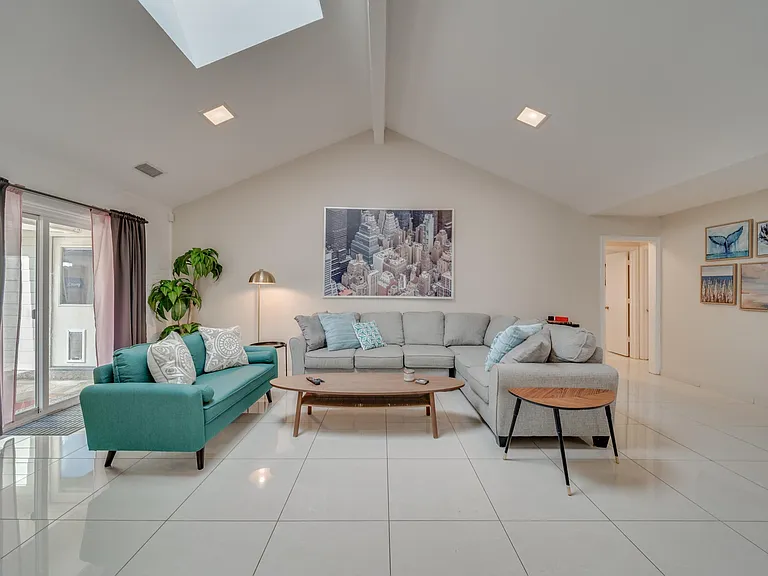 1021 Mellville Dr — Photo 6