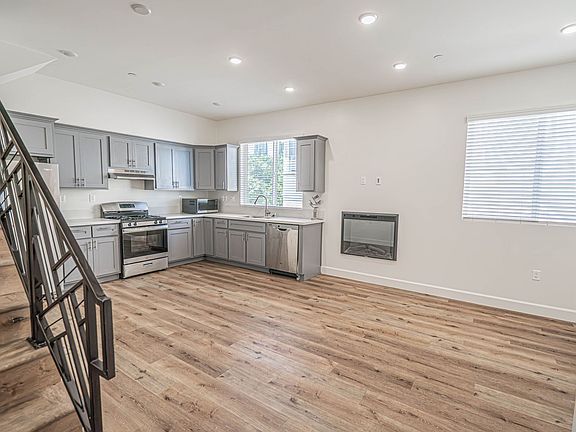3rd image of 14550 Burbank Blvd #102
