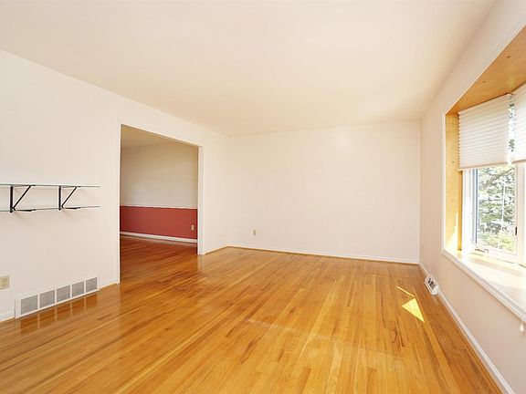 4th image of 3945 Cottingham Dr