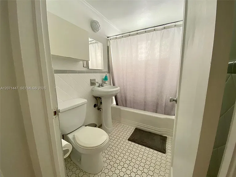215 Antilla Ave #1 — Photo 11