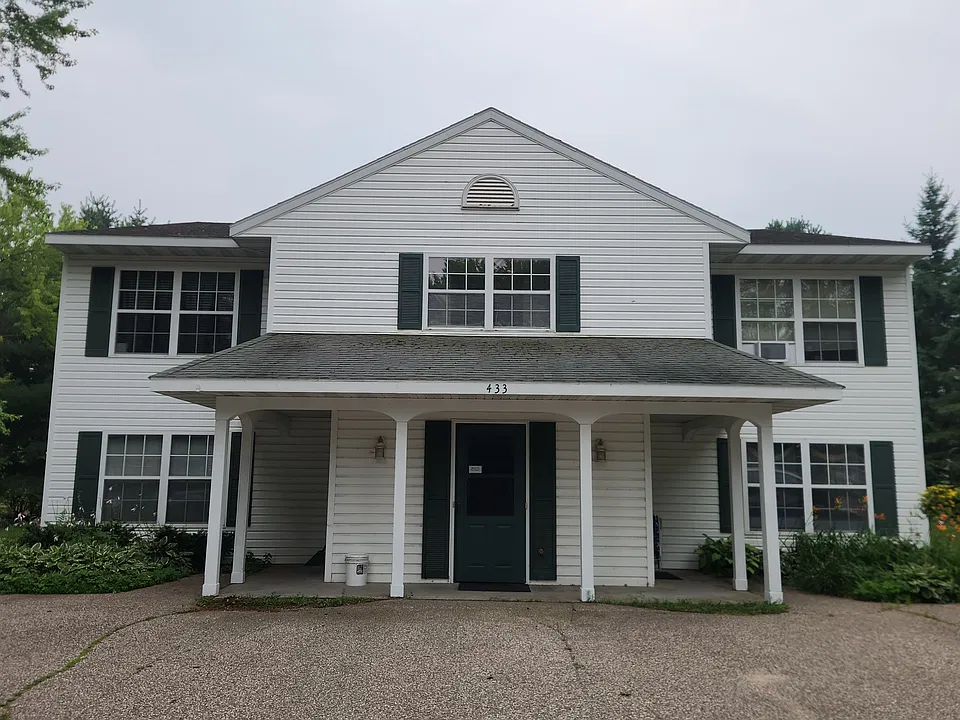 433 Clinton Ct #3