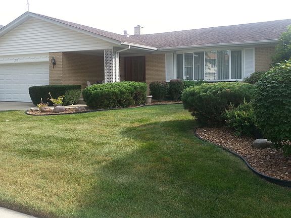 2nd image of 2111 E Lillian Ln