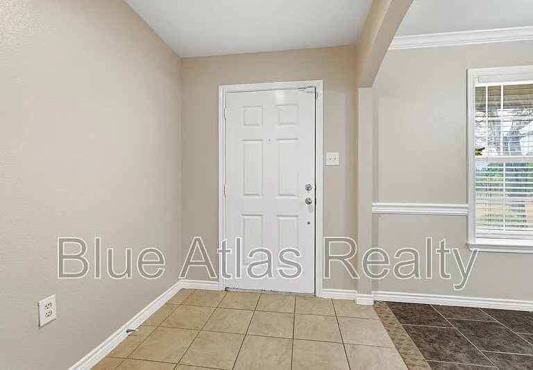 601 Steerman Ct — Photo 2