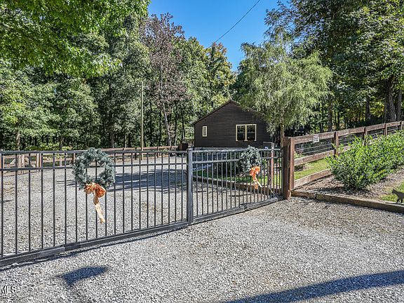 2nd image of 3684 Chilhowee Trl