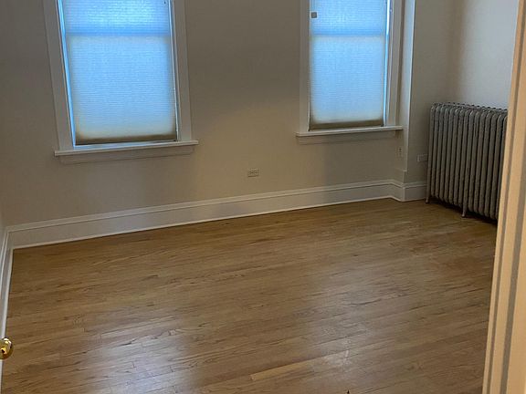 4th image of 927 S Bell Ave #1