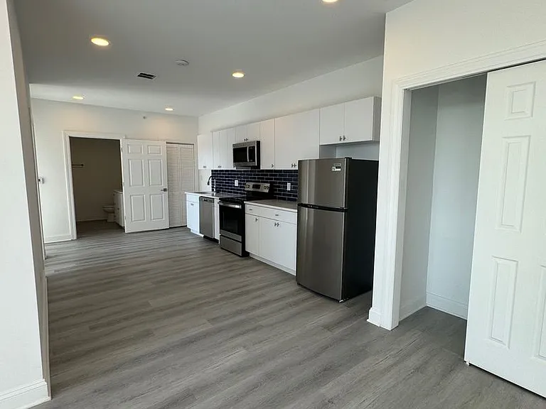 1600 West Hunting Park - Residential — Photo 19