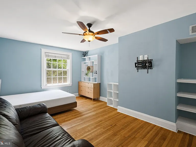 214 E University Pkwy — Photo 31