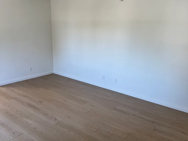 Venice Apartments — Photo 16