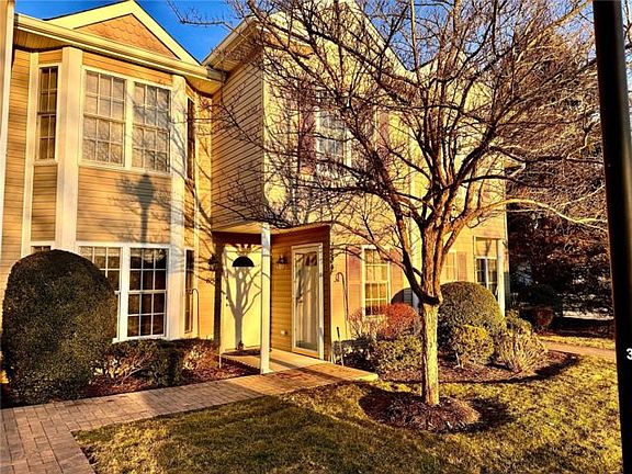 3rd image of 854 Verona Dr