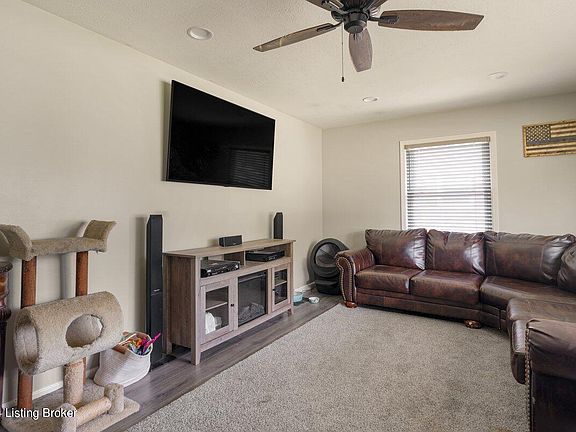 3rd image of 6808 Creston Dr