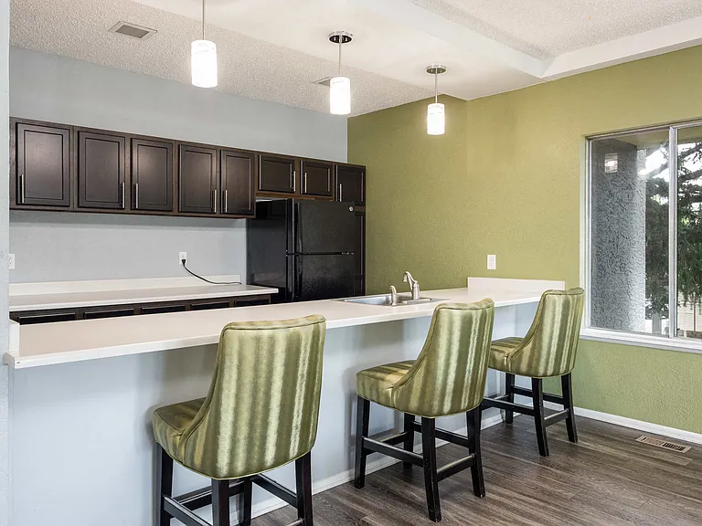 Wentworth Apartments — Photo 24