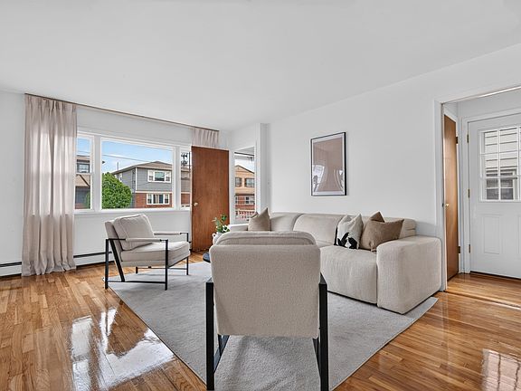 4th image of 100 E 26th St