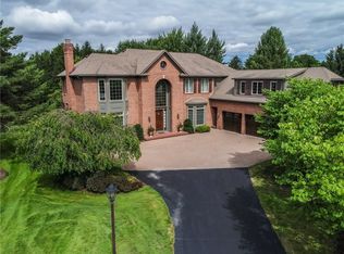 15 Stonebridge Ln, Pittsford, NY 14534