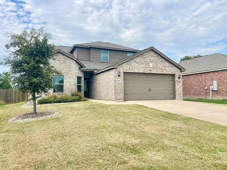 1702 Sandalwood Way — Photo 2