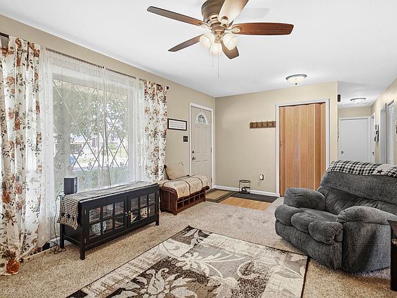 4th image of 72 Maple Ct