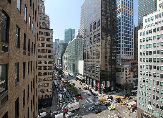 Sold by Warburg | media 9