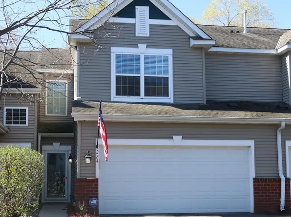 224 Heritage Ln, Circle Pines, MN 55014
