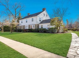 24 Wensley Dr, Great Neck, NY 11021