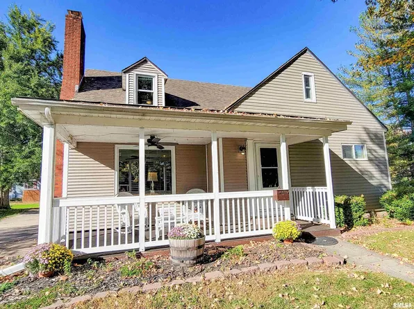 327 E 7th St, Flora, IL 62839