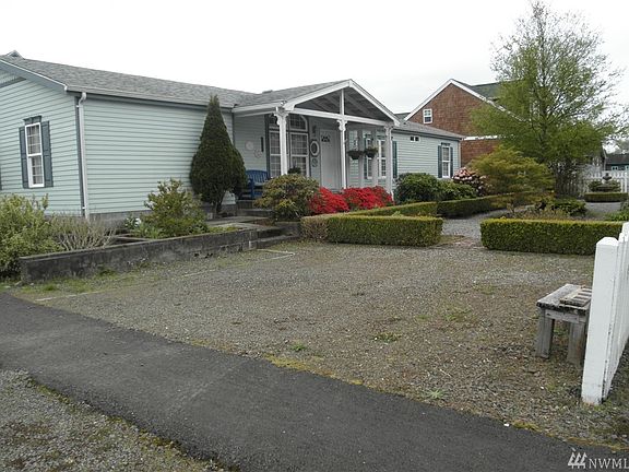 3rd image of 307 Sid Snyder Dr E
