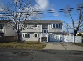 1 Cape Rd, Amityville, NY 11701