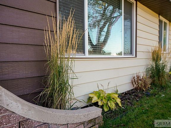 3rd image of 1365 Cathryn Ave