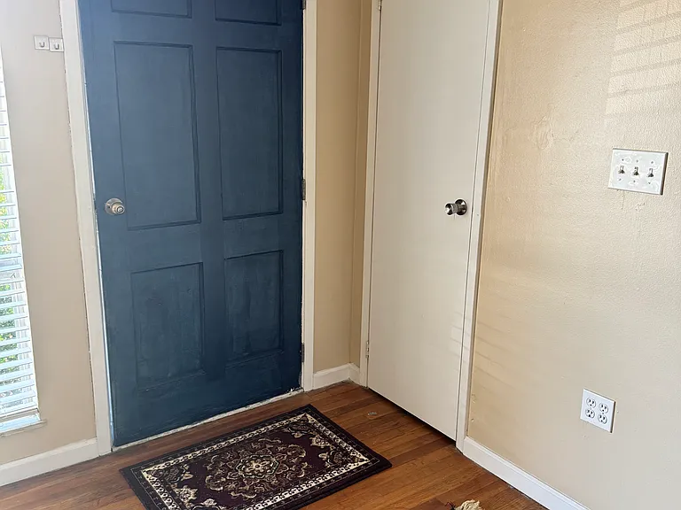 422 Robinette St — Photo 8