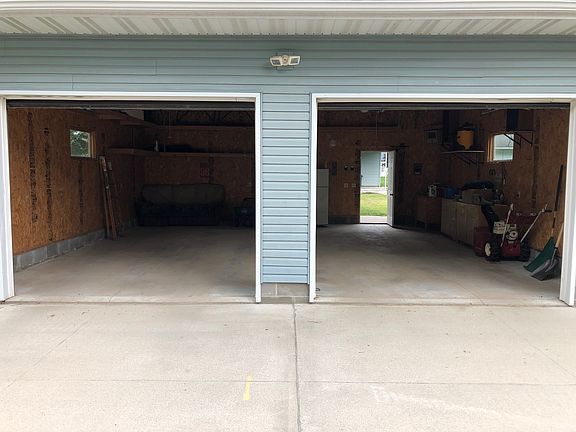 Detached Garage