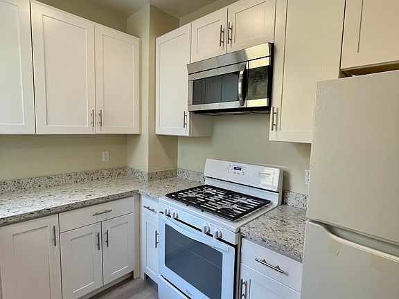 5th image of 3172 24th St APT 101